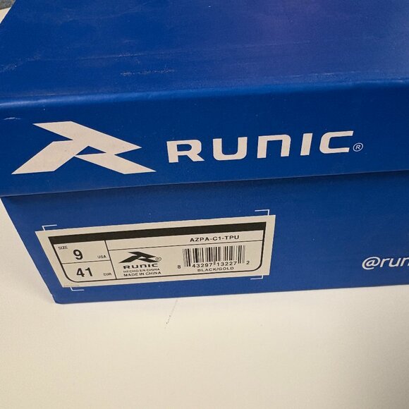 NEW Men's Soccer Cleats, size 9 - Picture 3 of 4